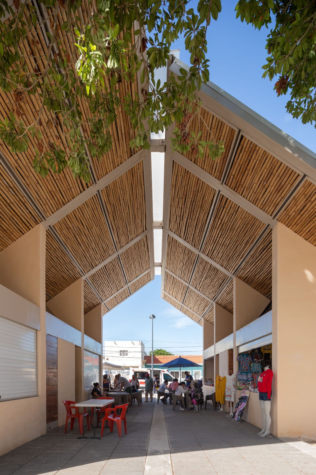 BIM建筑|遮荫空间，摊位乘凉：Chicxulub 广场 / Estudio MMX