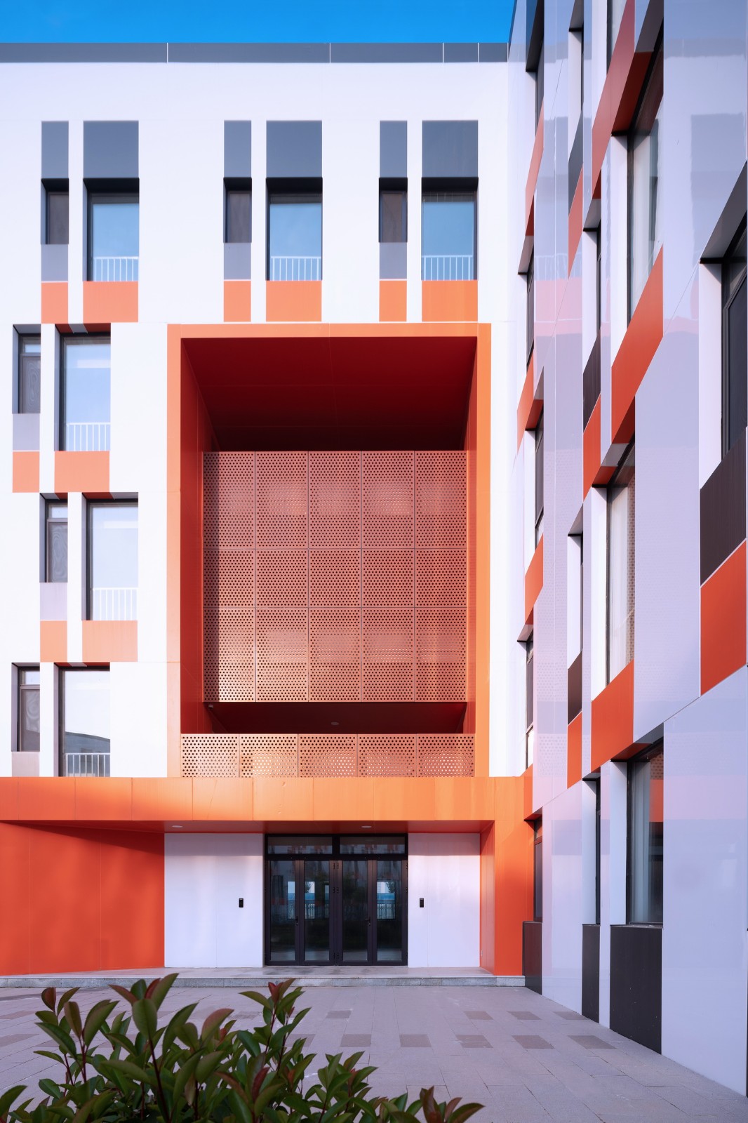 BIM建筑|渤海实验学校（基础教育部） / 中科院建筑设计研究院有限公司