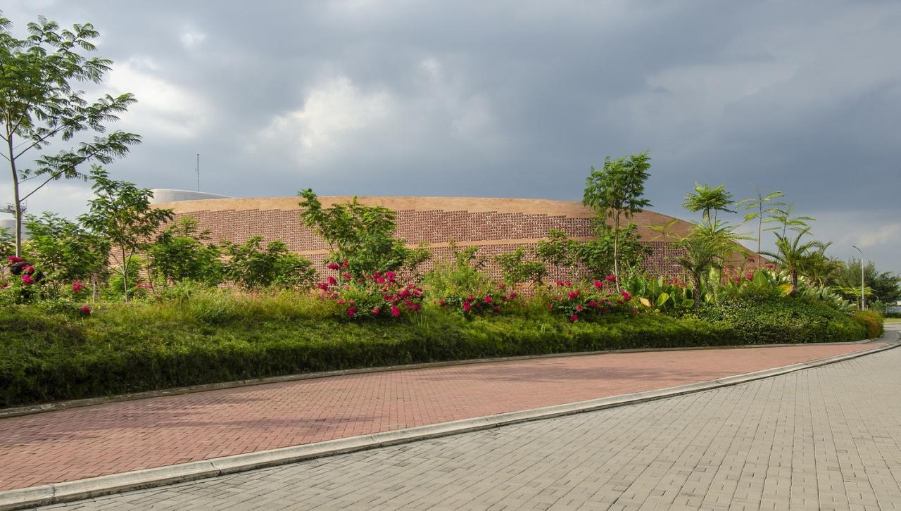 BIM建筑|Binus 三宝垄教育园区 / Denton Corker Marshall