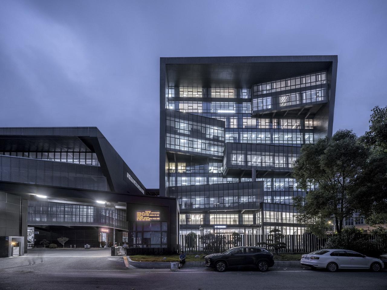 BIM建筑|台州聚丰机车总部 / 殊至建筑