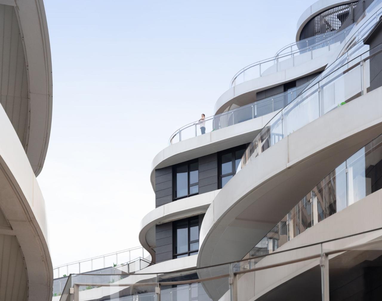 BIM建筑|上海浦东嘉华E18创新住宅 / EID Arch + 上海天华建筑设计 + Aedas