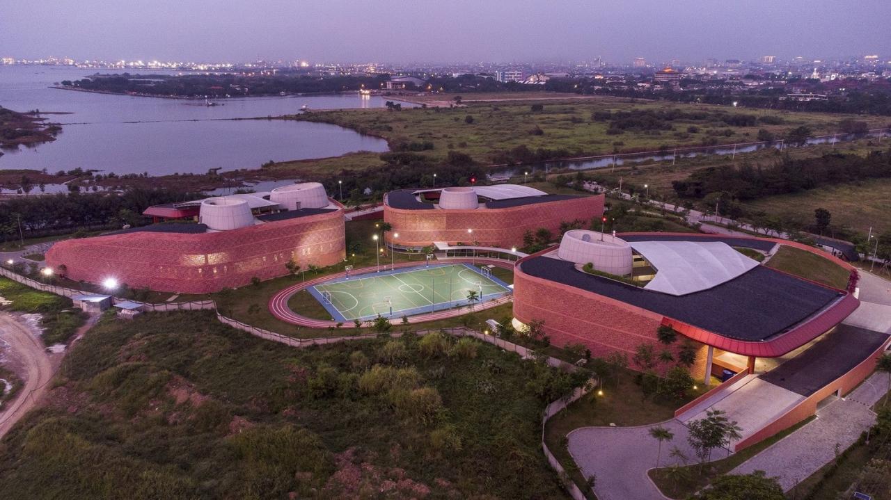 BIM建筑|Binus 三宝垄教育园区 / Denton Corker Marshall