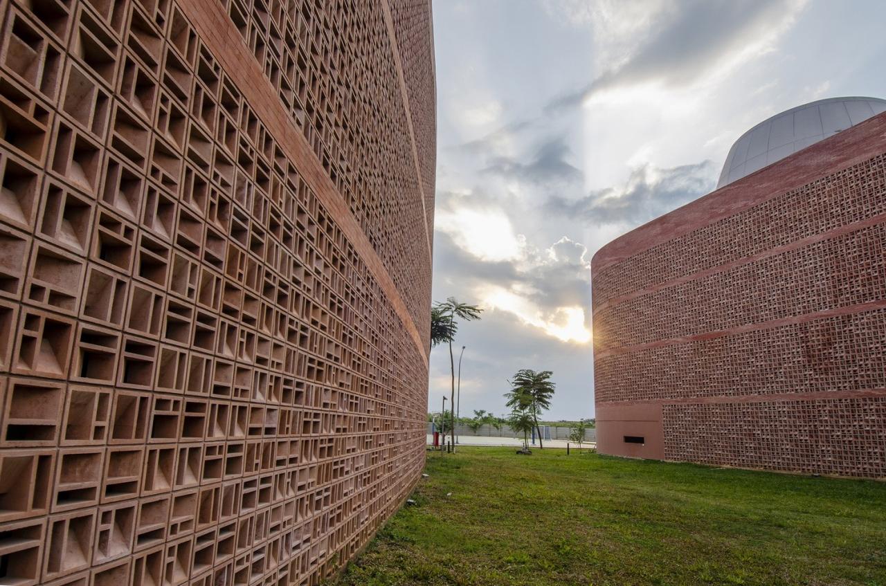 BIM建筑|Binus 三宝垄教育园区 / Denton Corker Marshall