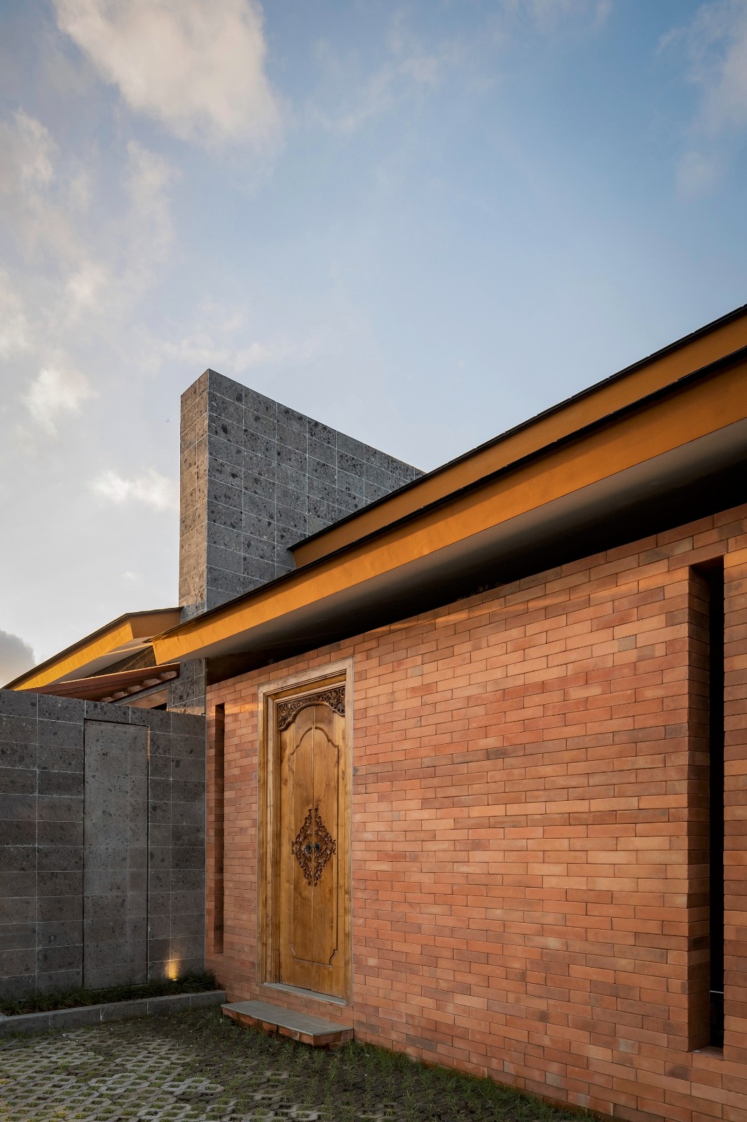 BIM建筑|LDT住宅 / UOS建筑工作室