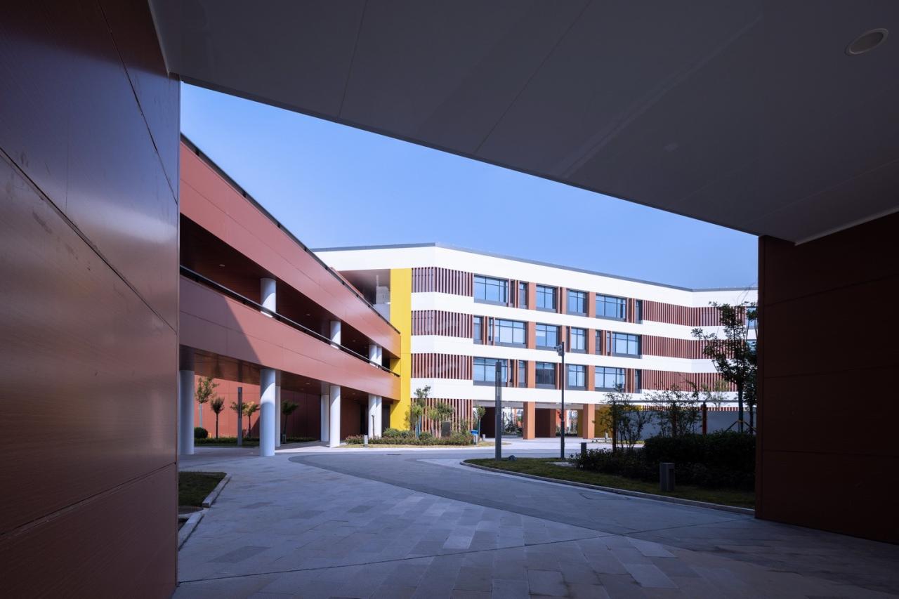 BIM建筑|渤海实验学校（基础教育部） / 中科院建筑设计研究院有限公司