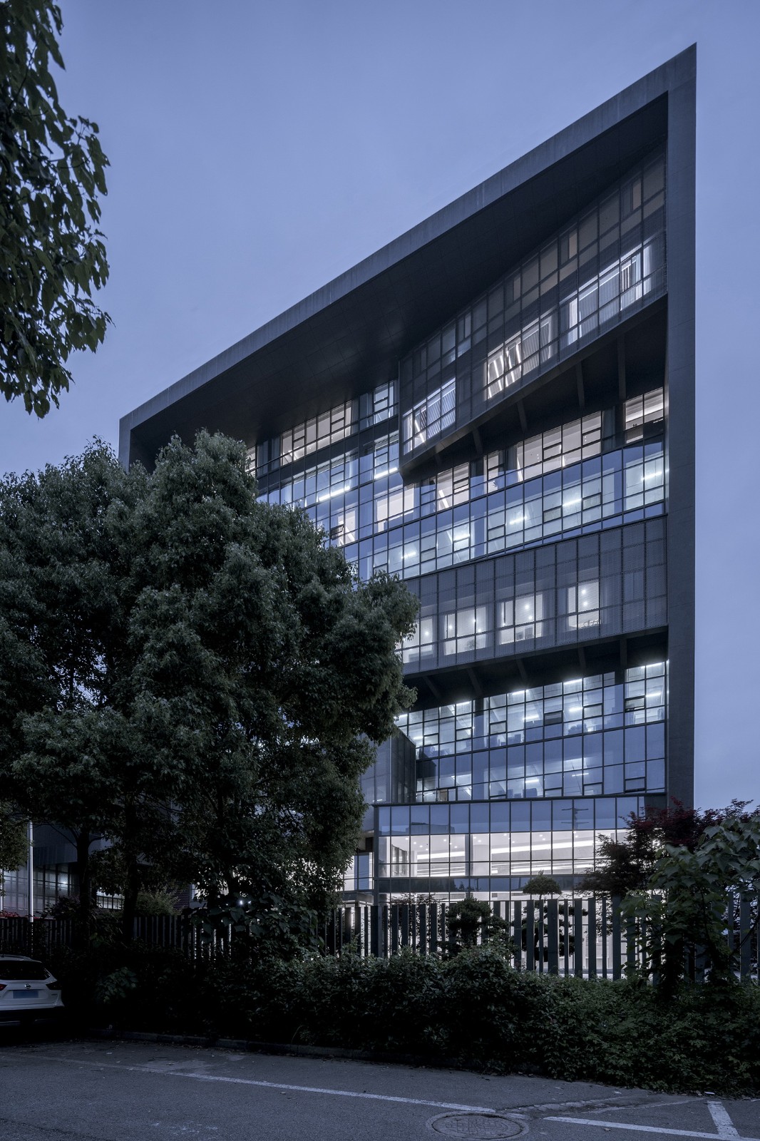 BIM建筑|台州聚丰机车总部 / 殊至建筑