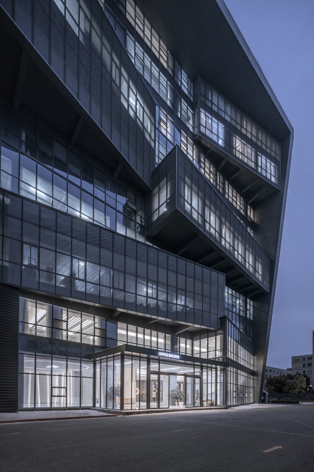 BIM建筑|台州聚丰机车总部 / 殊至建筑