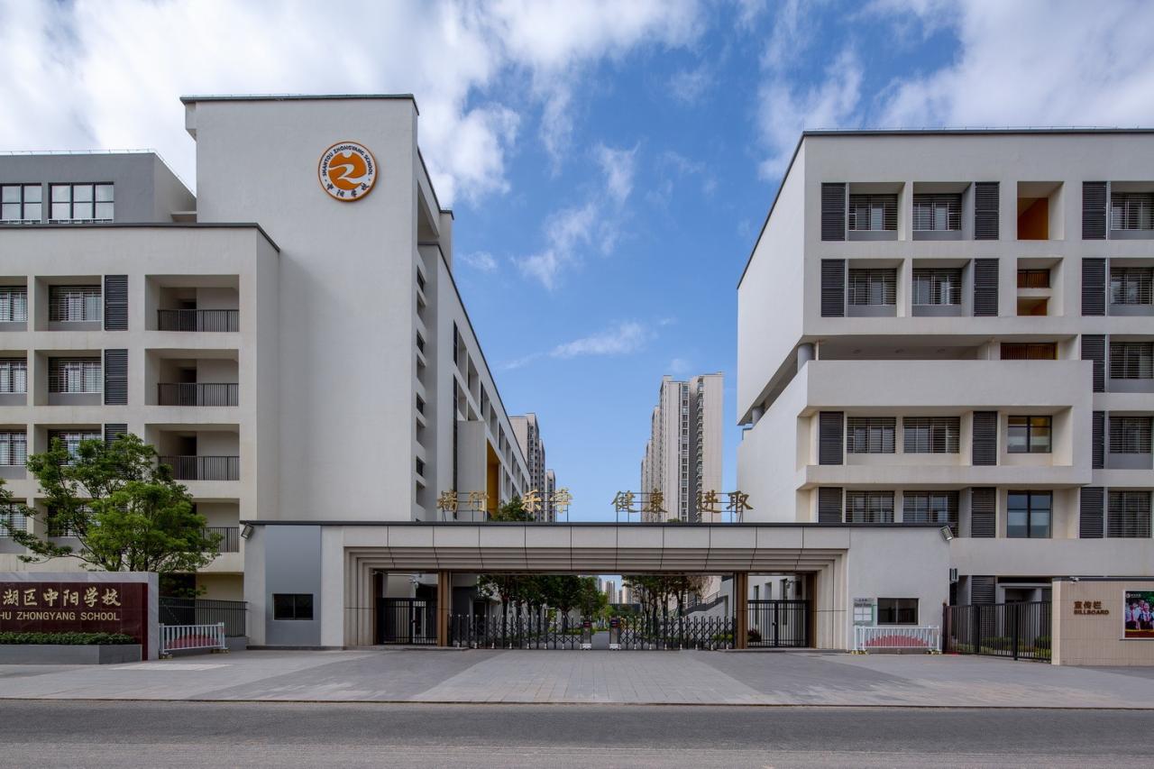 BIM建筑|汕头市龙湖区中阳学校与汕特中心幼儿园 / 柏涛建筑