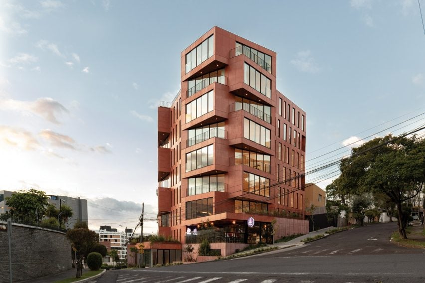 BIM建筑|厄罗设计堆叠式有色混凝土大楼