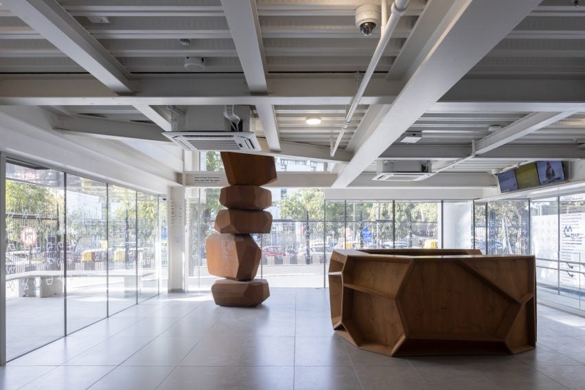 BIM建筑|马休·戈什将美术馆围在不锈钢“水箱”中