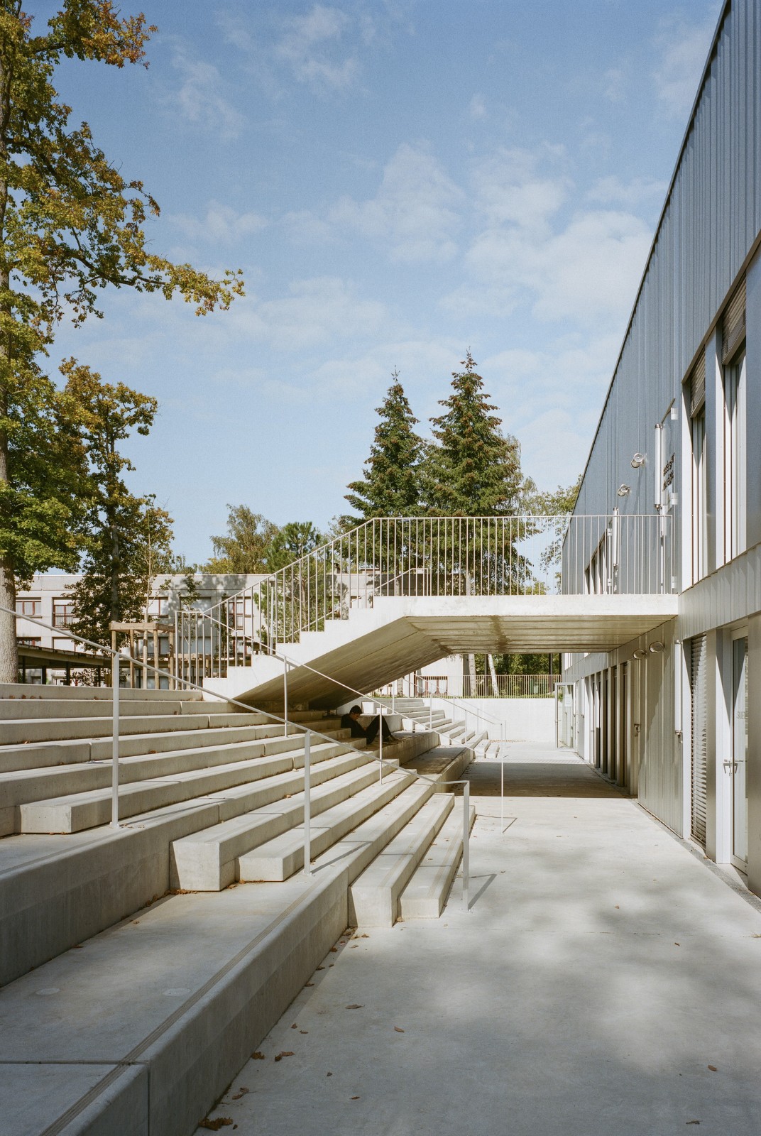 BIM建筑|Joliot-Curie 学校餐饮服务和学校生活中心 / Ateliers O-S architectes