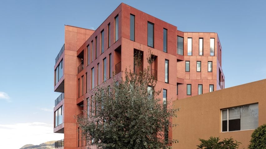 BIM建筑|厄罗设计堆叠式有色混凝土大楼