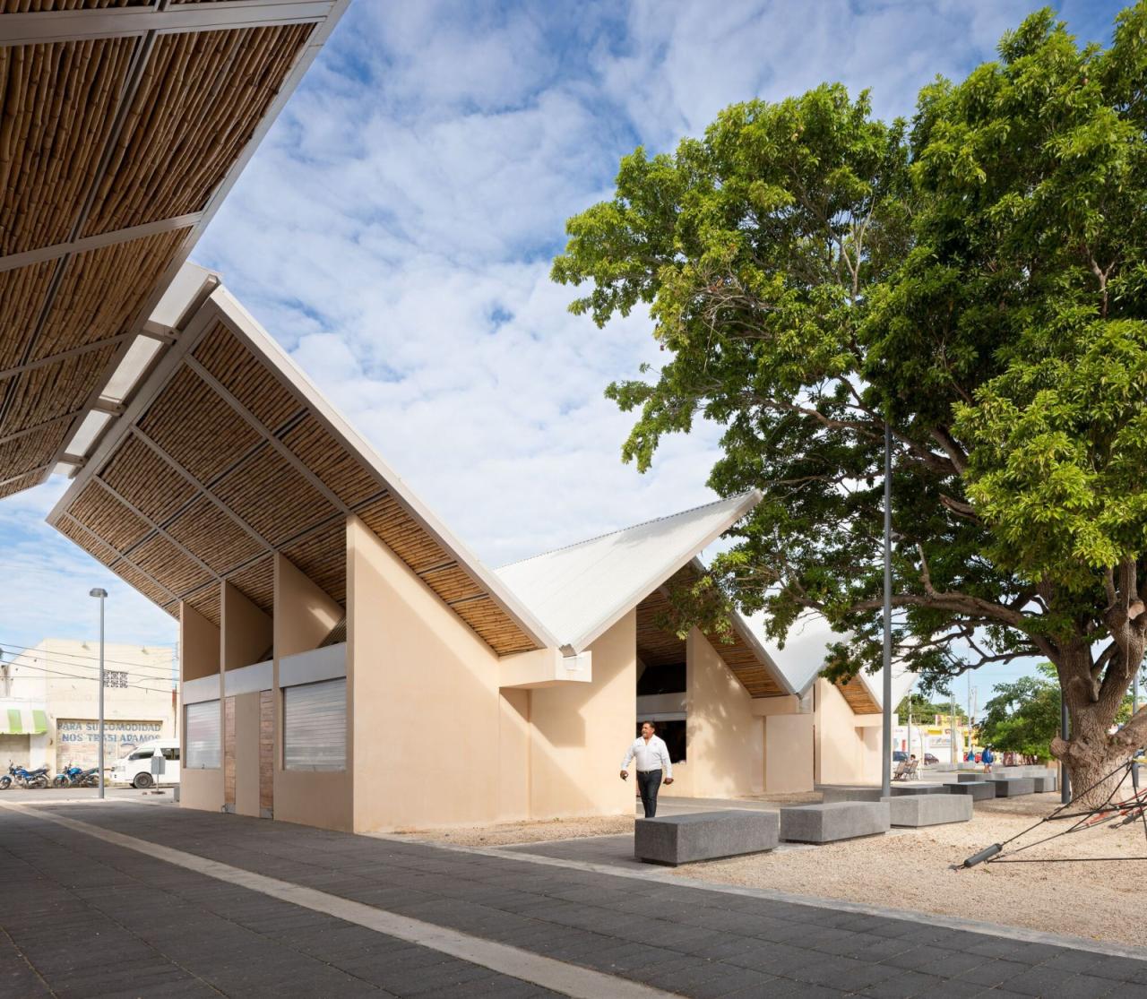 BIM建筑|遮荫空间，摊位乘凉：Chicxulub 广场 / Estudio MMX