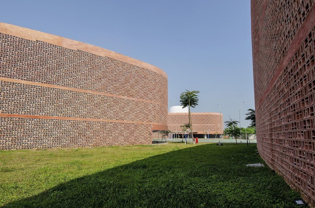 BIM建筑|Binus 三宝垄教育园区 / Denton Corker Marshall