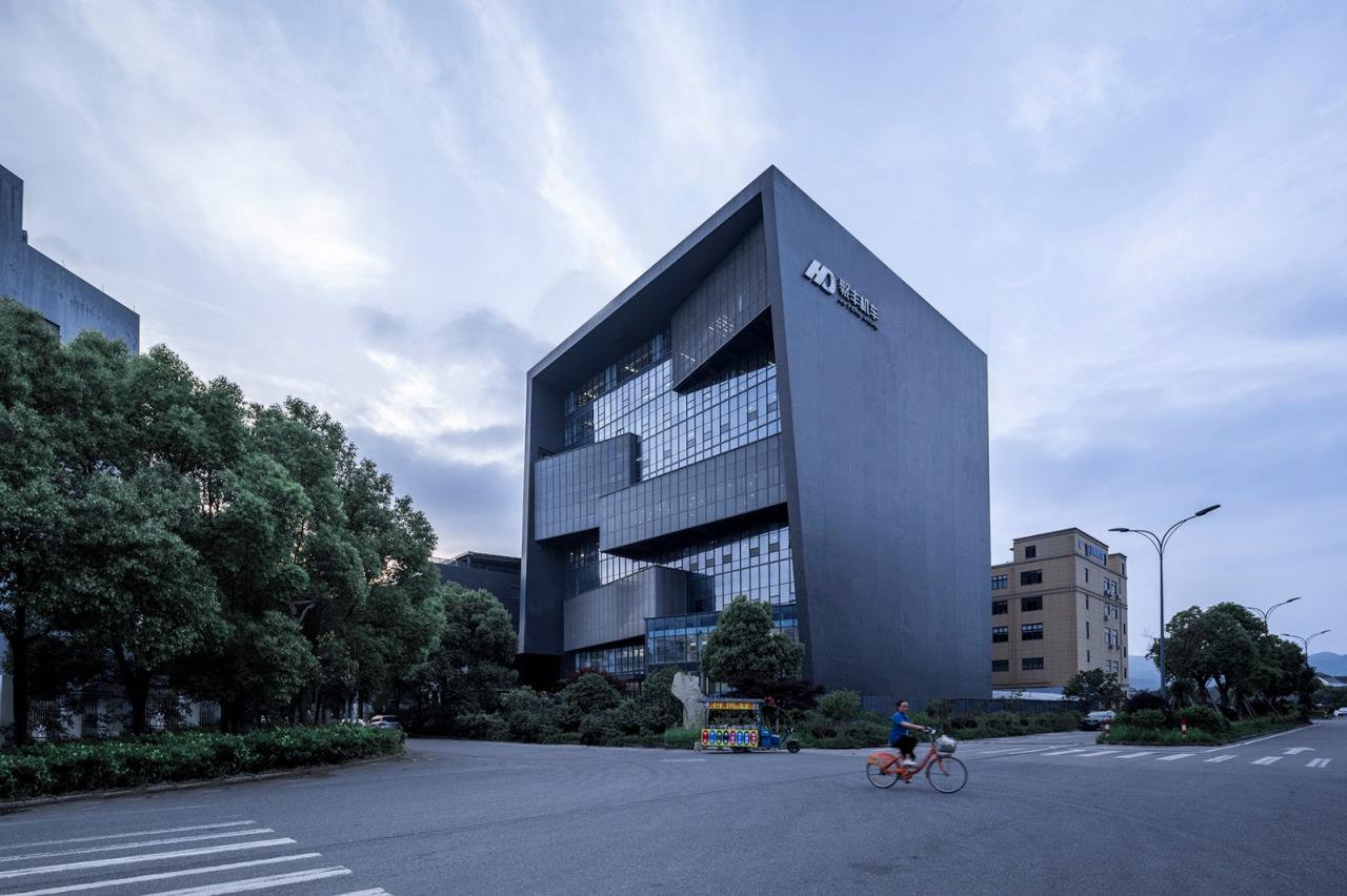 BIM建筑|台州聚丰机车总部 / 殊至建筑