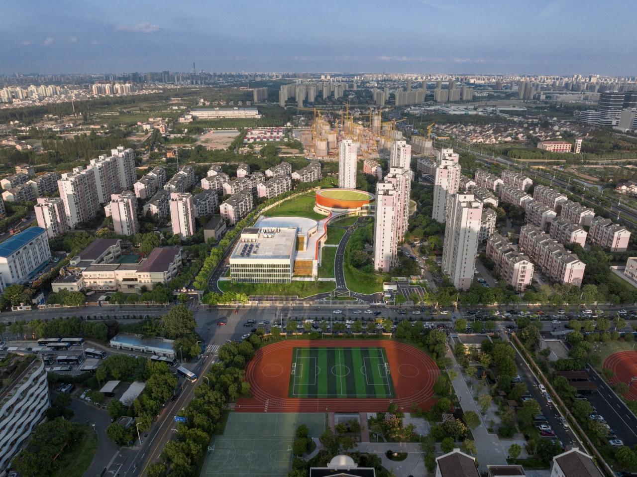 BIM建筑|上海三林懿德社区文体中心：“镶嵌”在社区当中的一站式“体育+”公园 / 三益中国