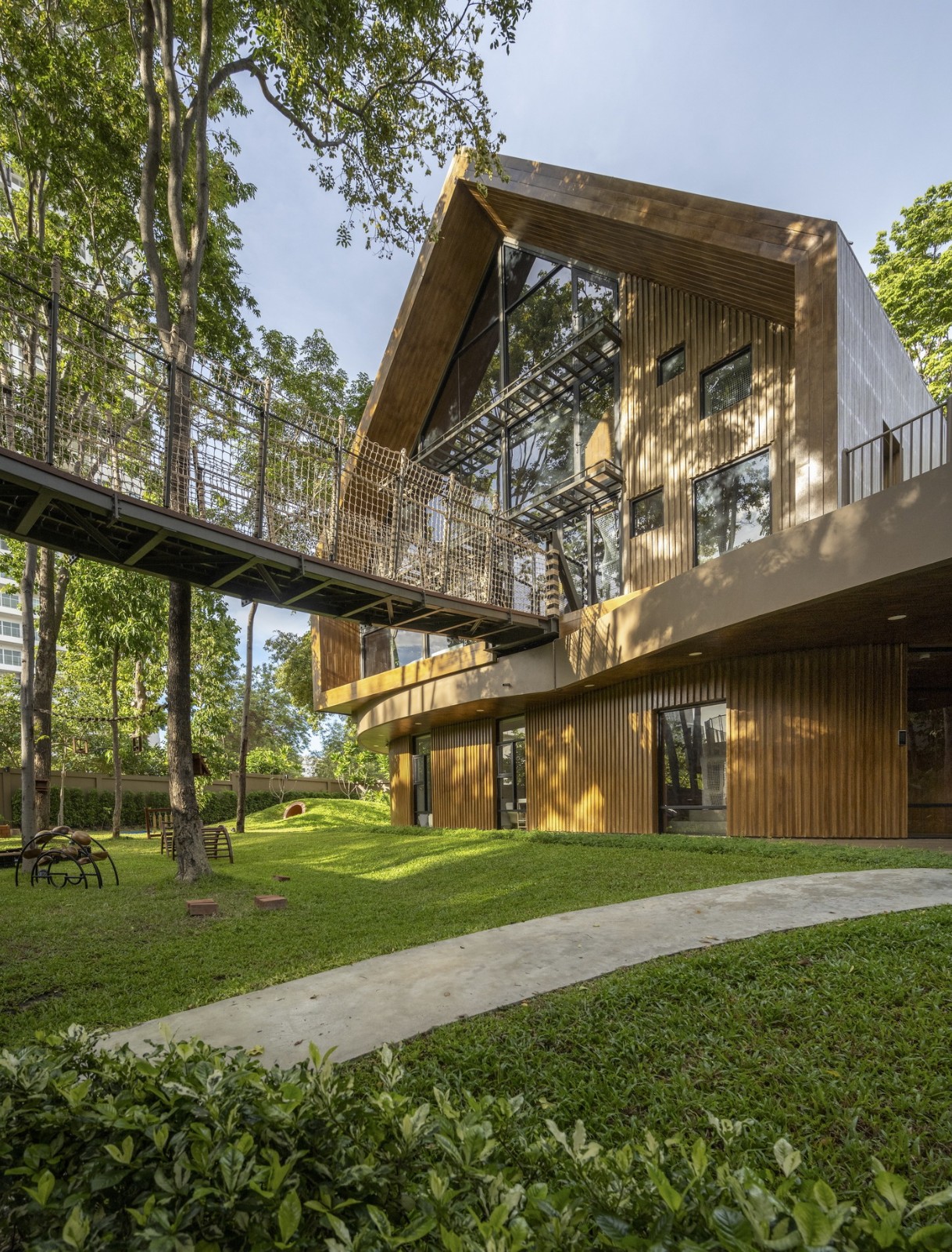 BIM建筑|Lovell 国际学校 / Plan Architect