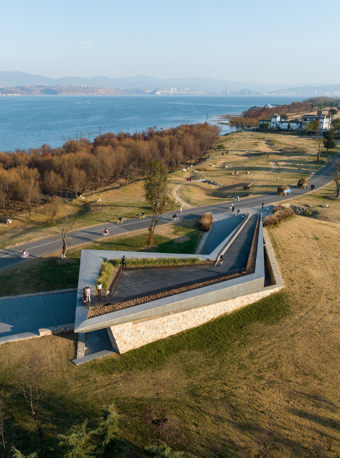 BIM建筑|微地形：大理洱海小邑庄生态驿站-孟凡浩 / line+建筑事务所