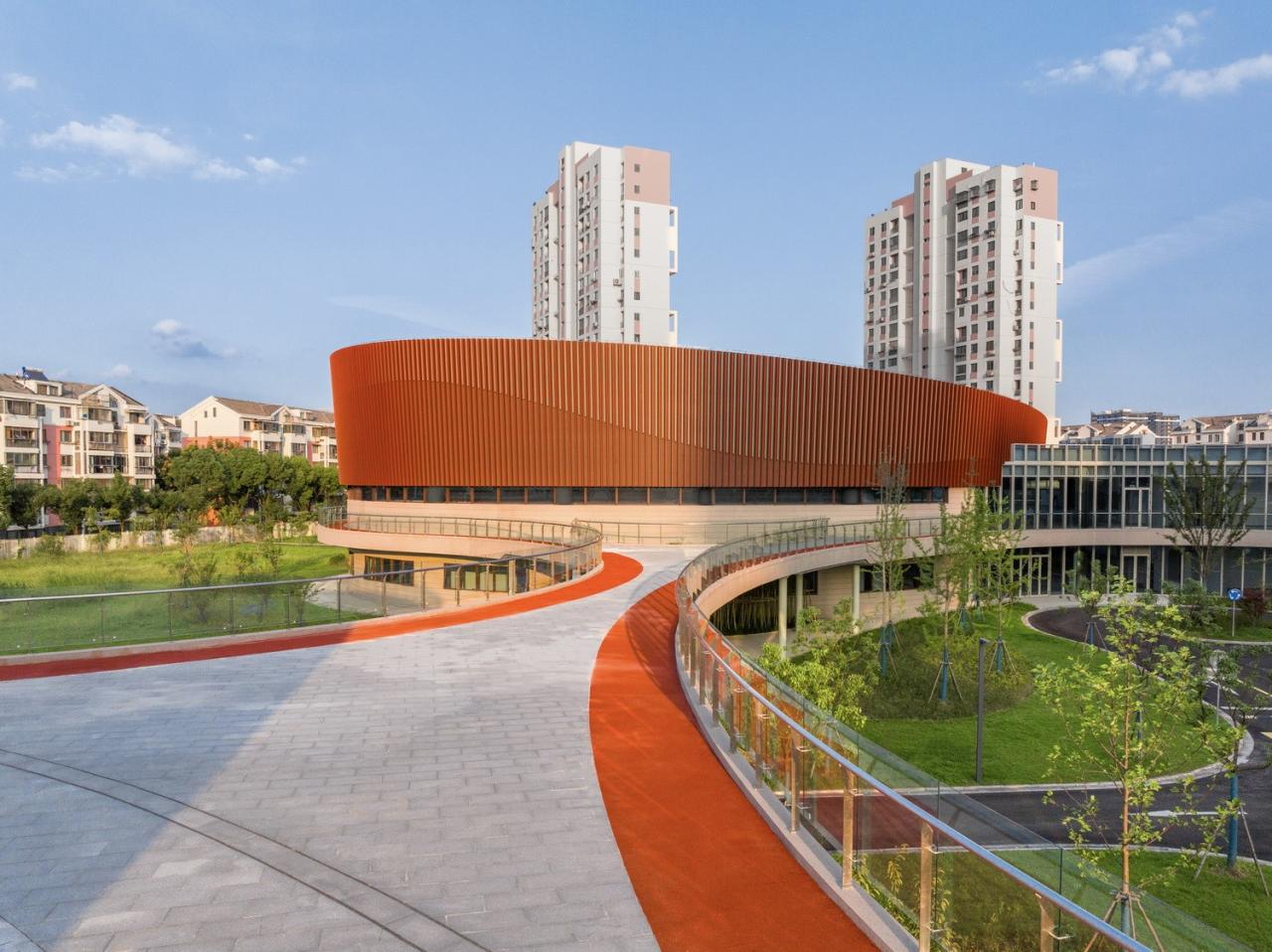 BIM建筑|上海三林懿德社区文体中心：“镶嵌”在社区当中的一站式“体育+”公园 / 三益中国