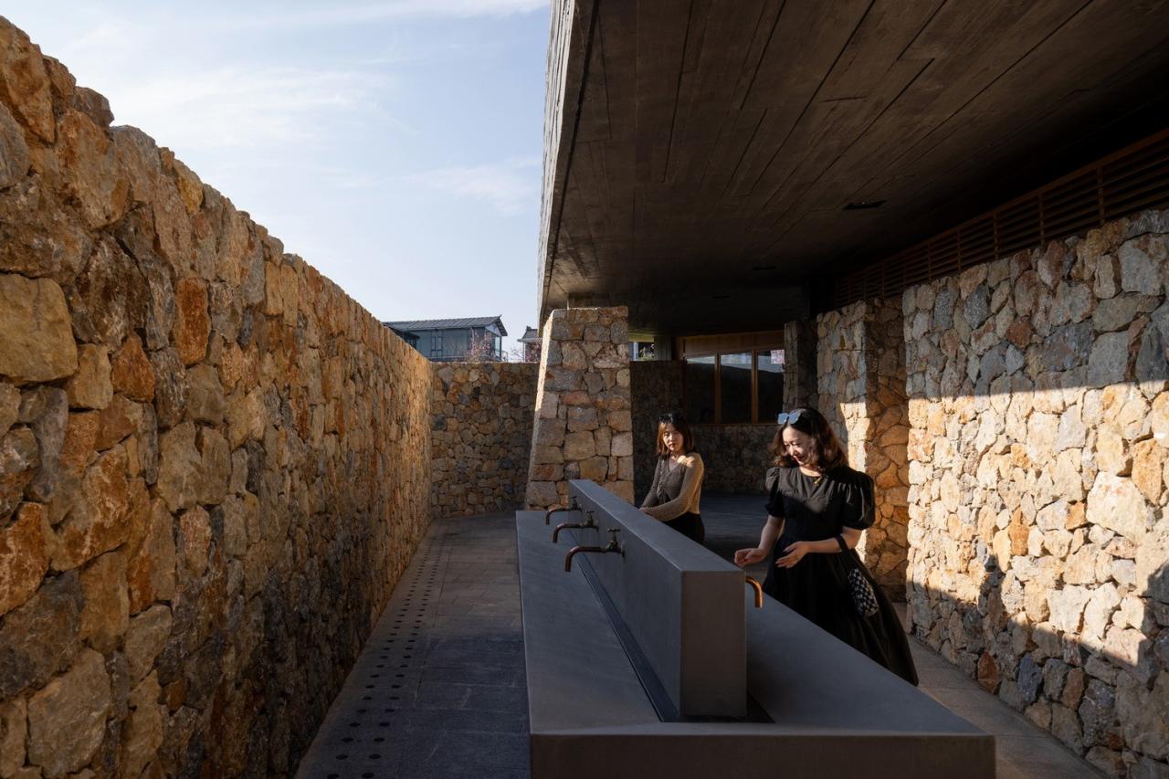 BIM建筑|微地形：大理洱海小邑庄生态驿站-孟凡浩 / line+建筑事务所