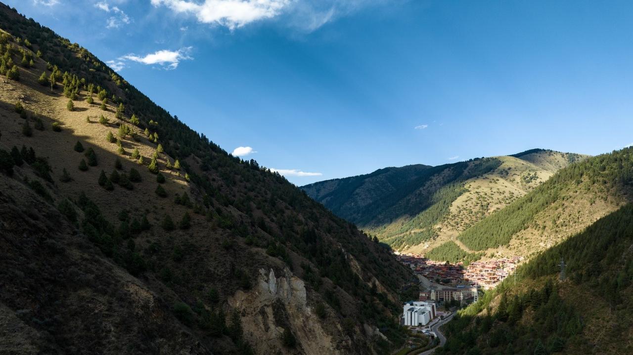 BIM建筑|德巴图书馆 / 荣朝晖工作室