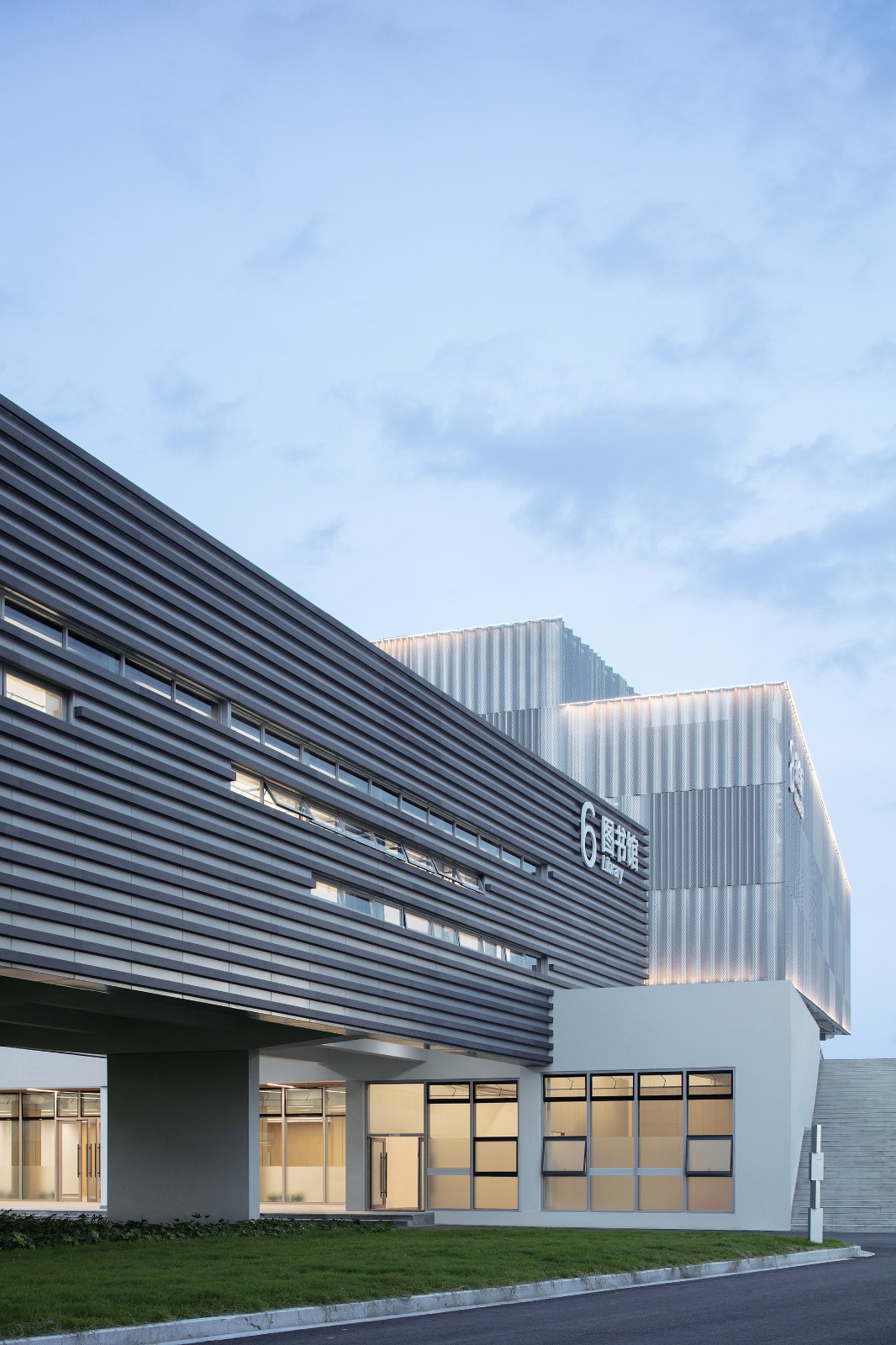 BIM建筑|宁波市古林职业高级中学：少年的无限剧本 / ARCHIS（如是）建筑设计事务所