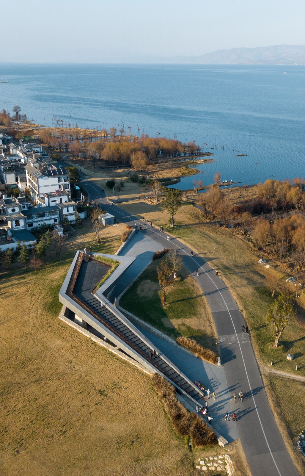 BIM建筑|微地形：大理洱海小邑庄生态驿站-孟凡浩 / line+建筑事务所