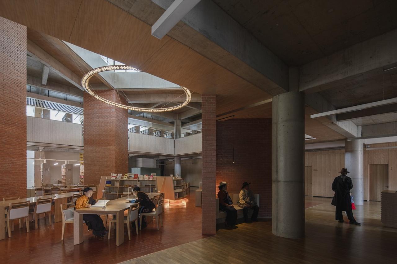 BIM建筑|德巴图书馆 / 荣朝晖工作室