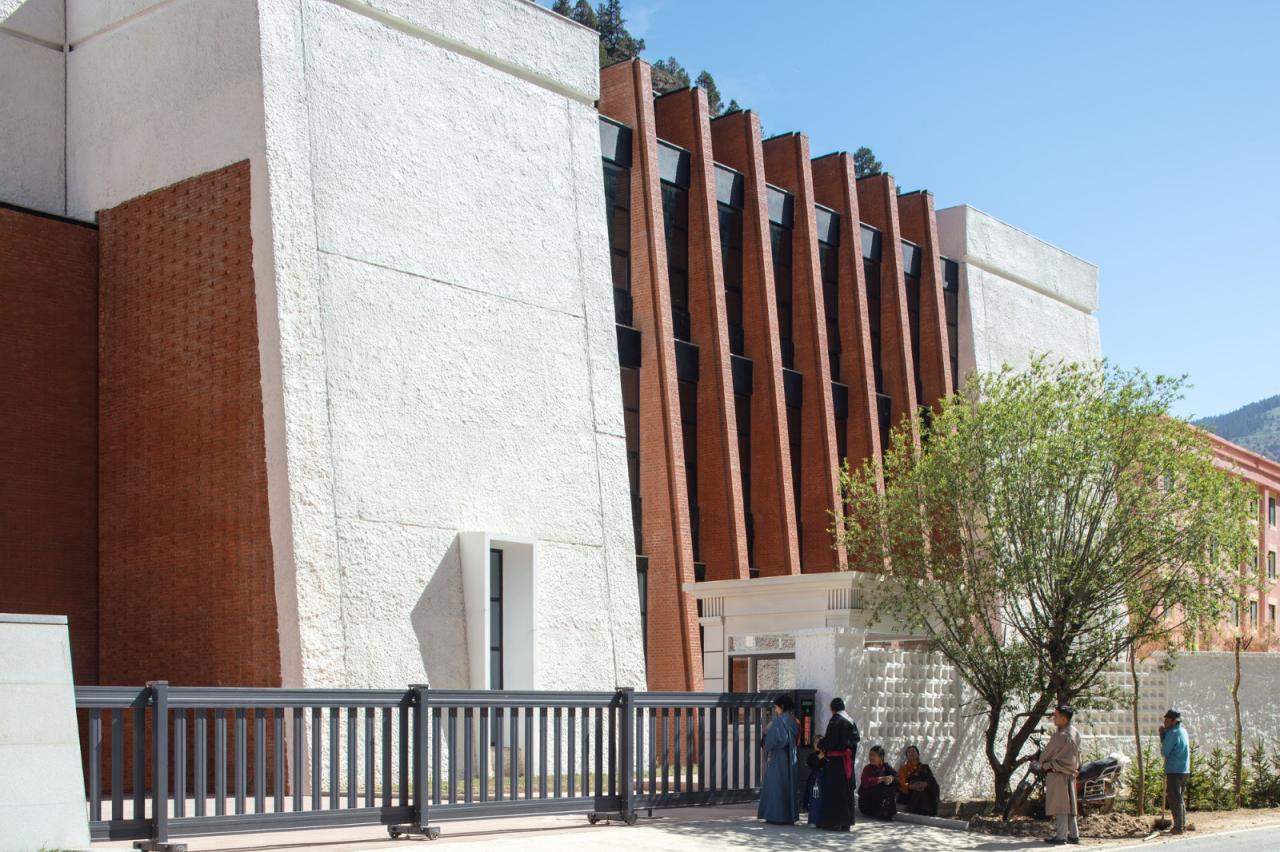 BIM建筑|德巴图书馆 / 荣朝晖工作室