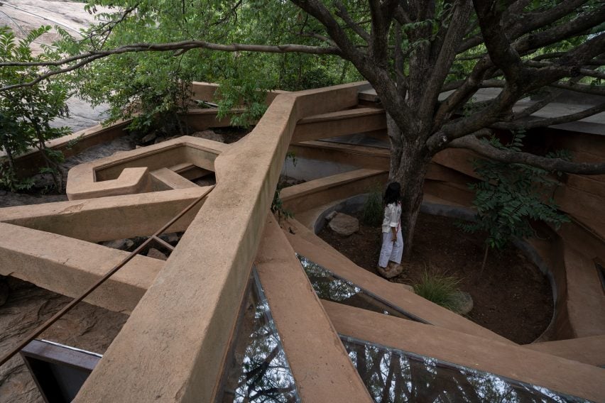 BIM建筑|印度建筑师设计融入景观的雕塑屋