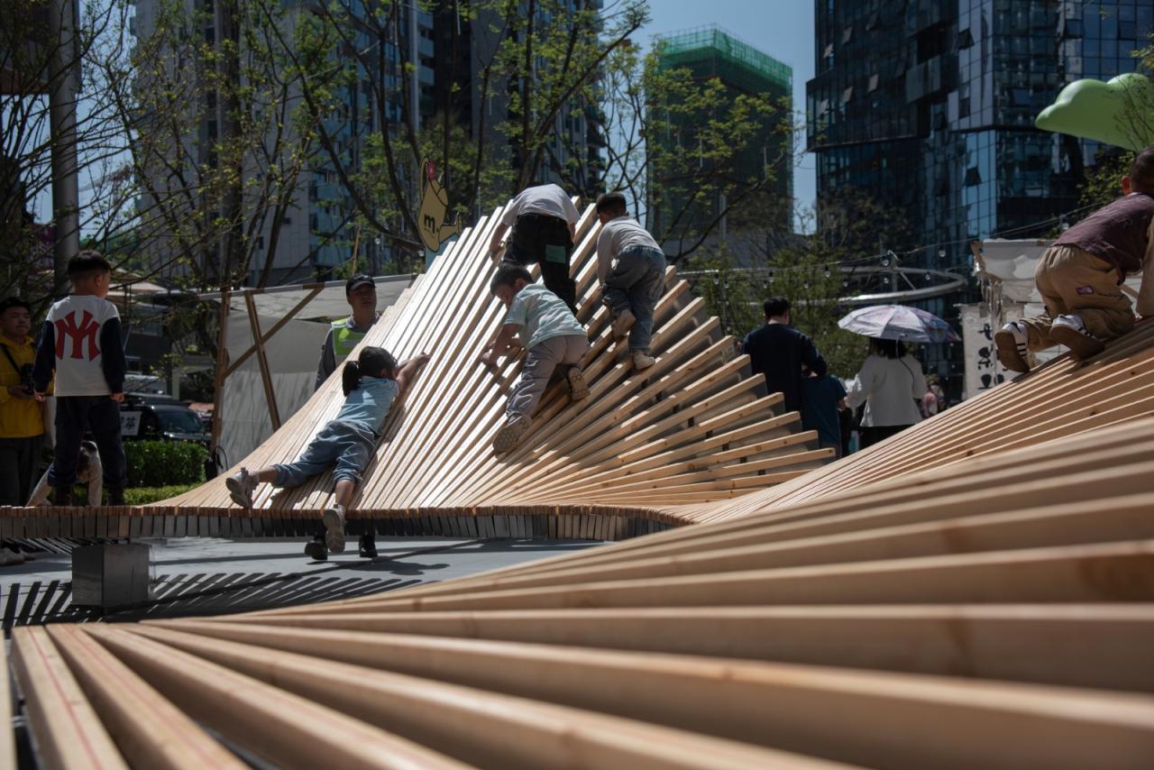 BIM建筑|一片落入绿洲的花瓣 / 成都直现建筑设计