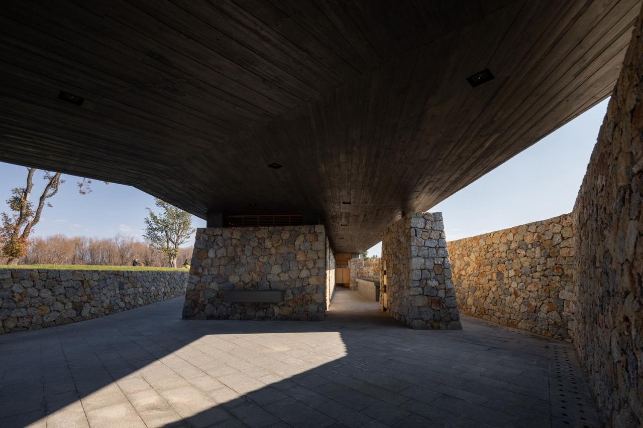 BIM建筑|微地形：大理洱海小邑庄生态驿站-孟凡浩 / line+建筑事务所