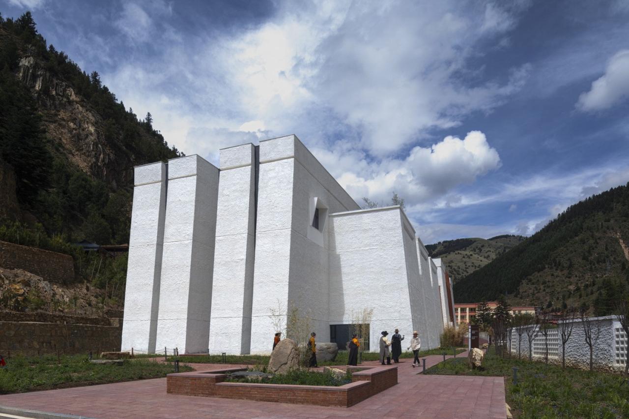 BIM建筑|德巴图书馆 / 荣朝晖工作室