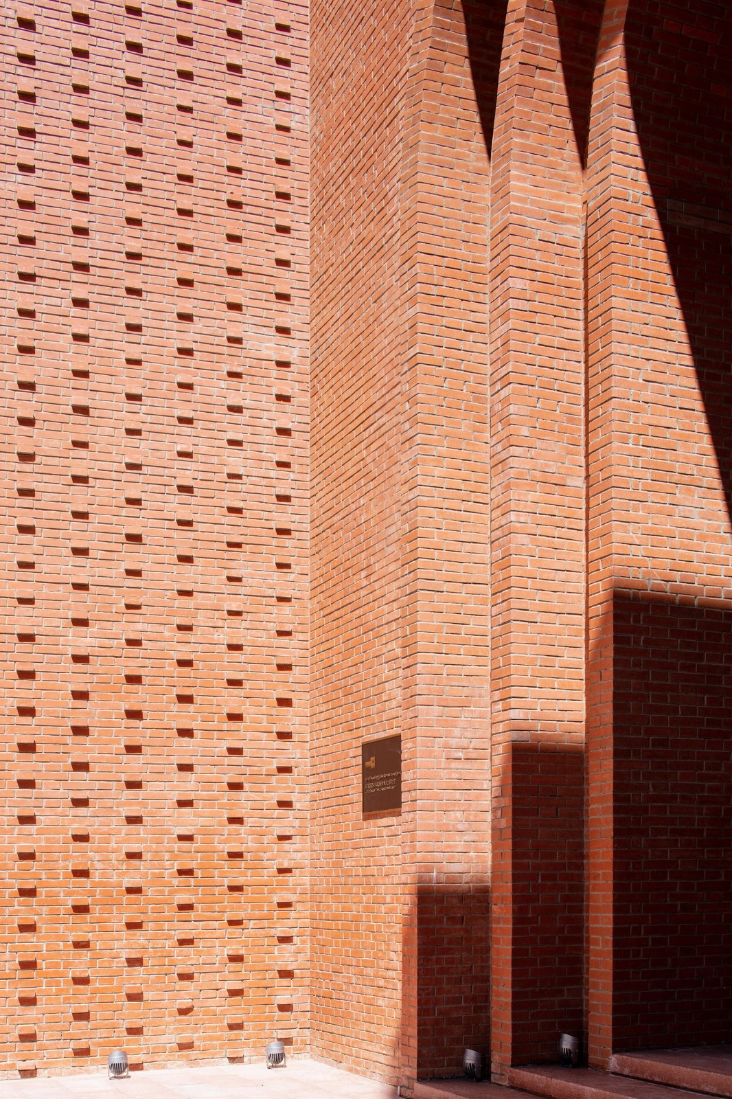 BIM建筑|德巴图书馆 / 荣朝晖工作室