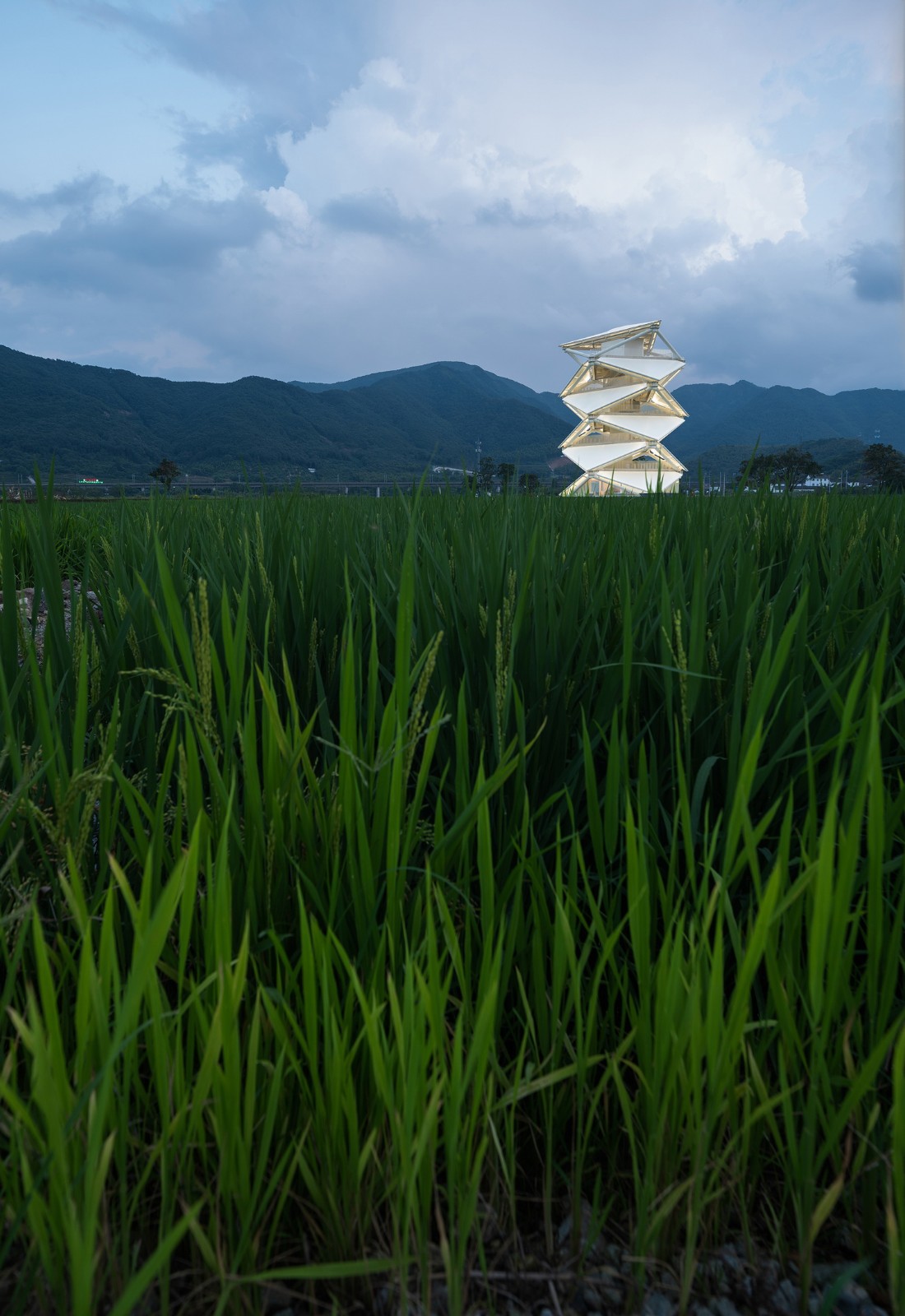 BIM建筑|稻田上的灯塔 / 中国电建华东院林再国工作室