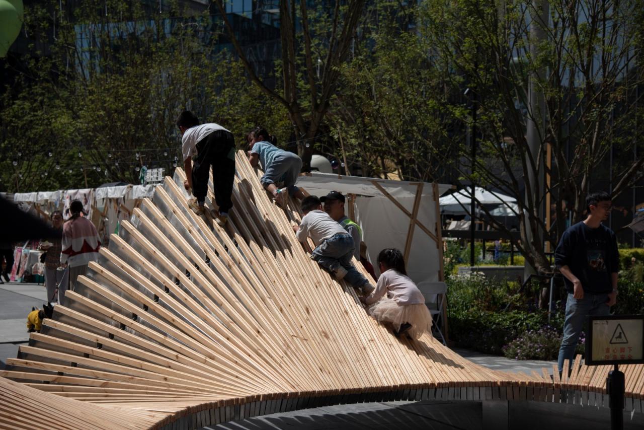 BIM建筑|一片落入绿洲的花瓣 / 成都直现建筑设计