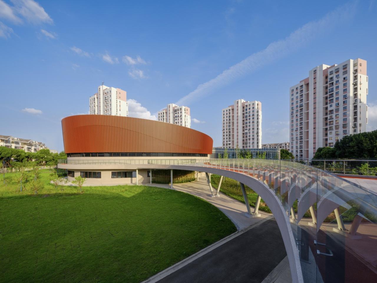 BIM建筑|上海三林懿德社区文体中心：“镶嵌”在社区当中的一站式“体育+”公园 / 三益中国