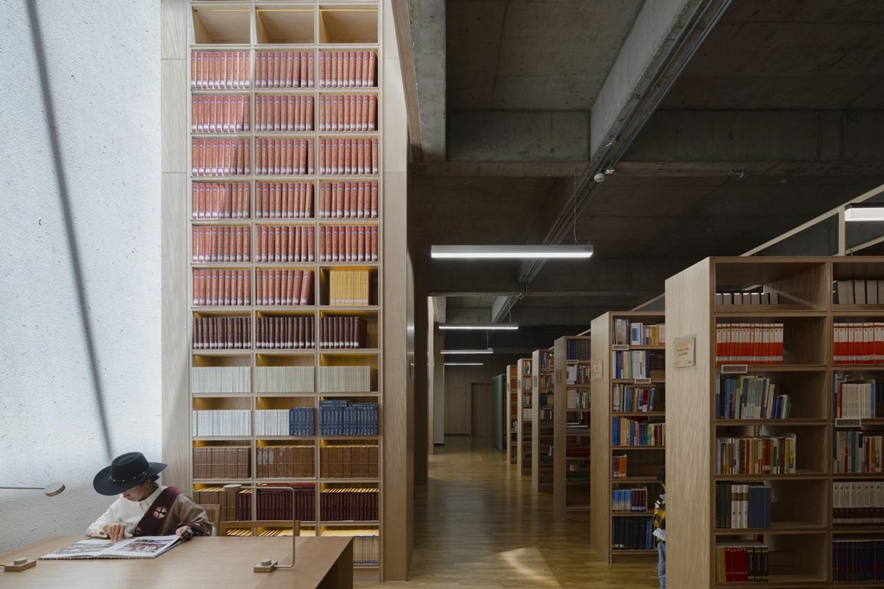 BIM建筑|德巴图书馆 / 荣朝晖工作室