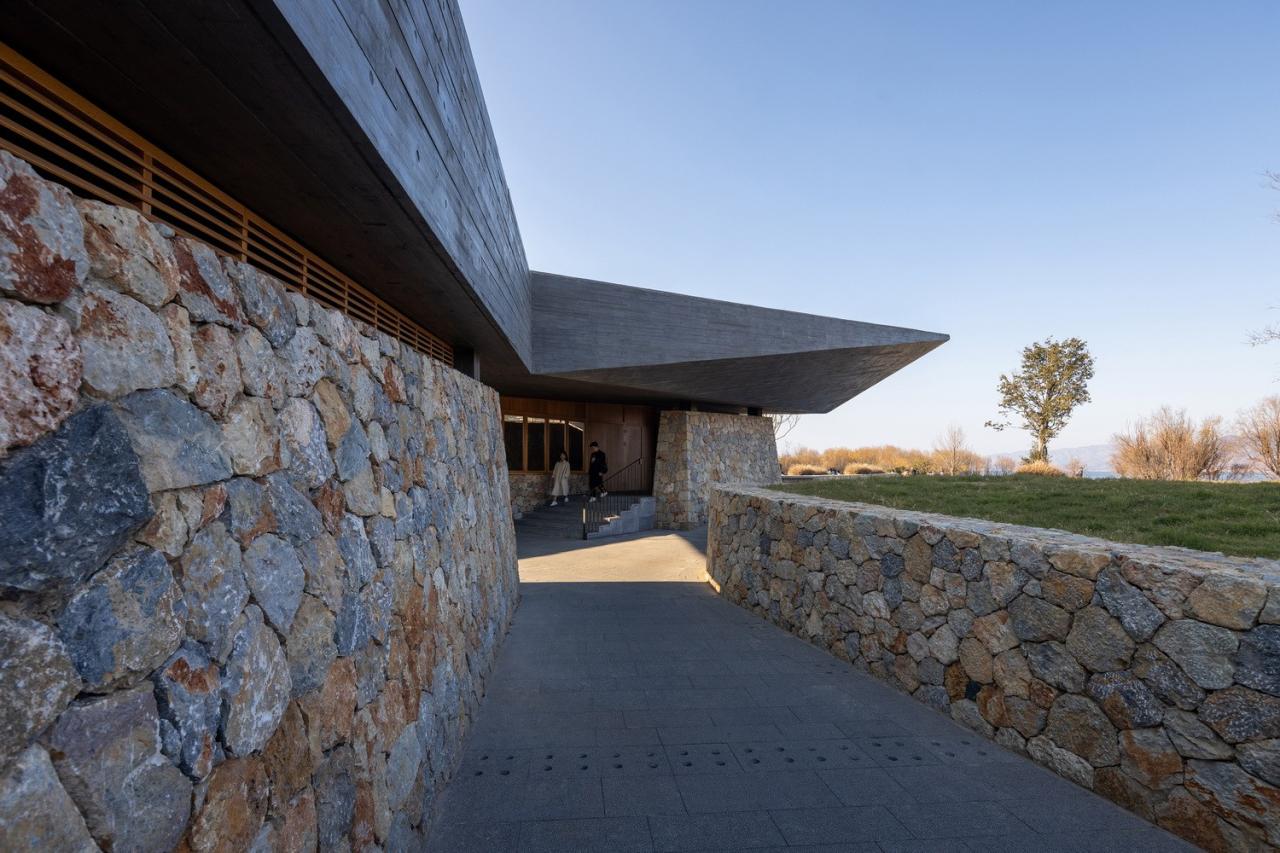 BIM建筑|微地形：大理洱海小邑庄生态驿站-孟凡浩 / line+建筑事务所