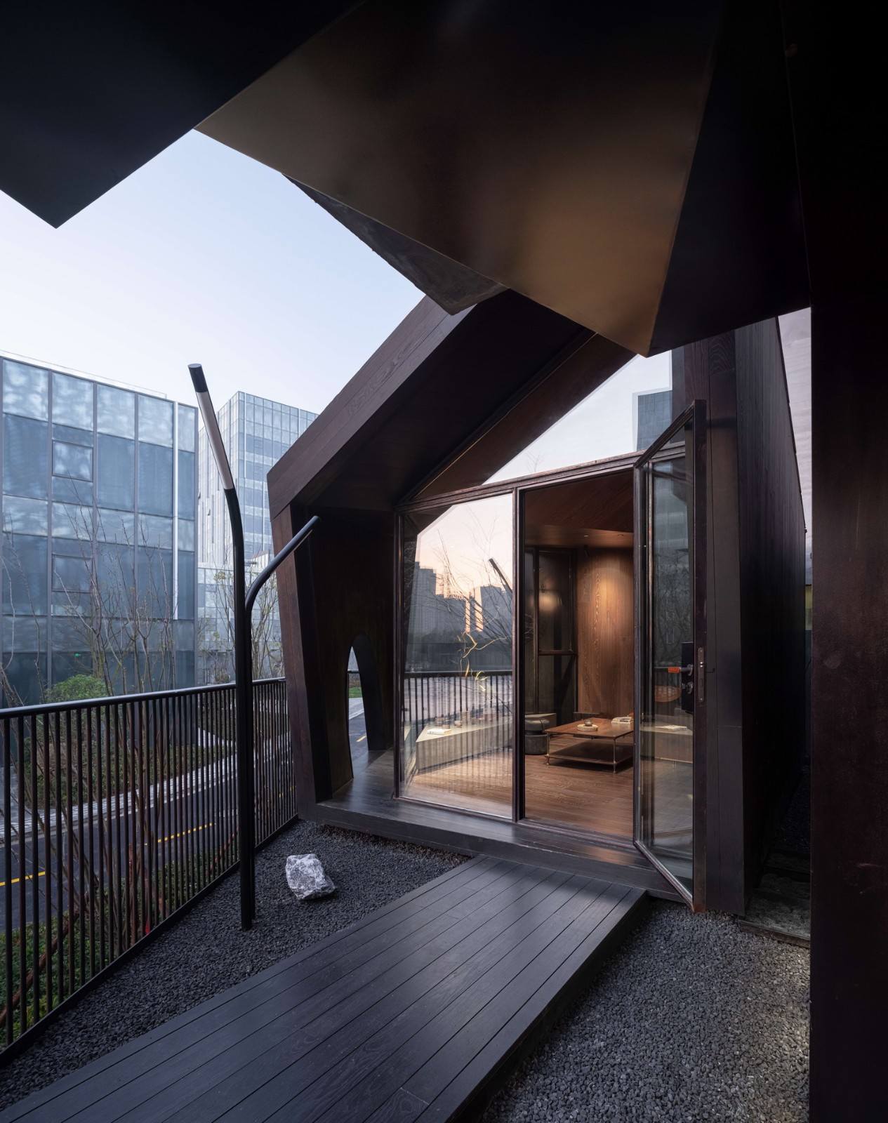 BIM建筑|夹缝中的建筑，上海 / 本哲建筑