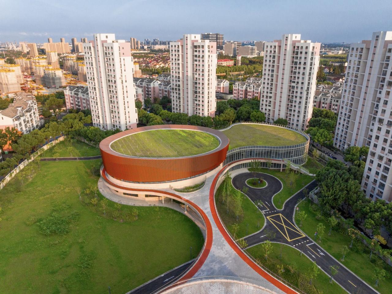 BIM建筑|上海三林懿德社区文体中心：“镶嵌”在社区当中的一站式“体育+”公园 / 三益中国