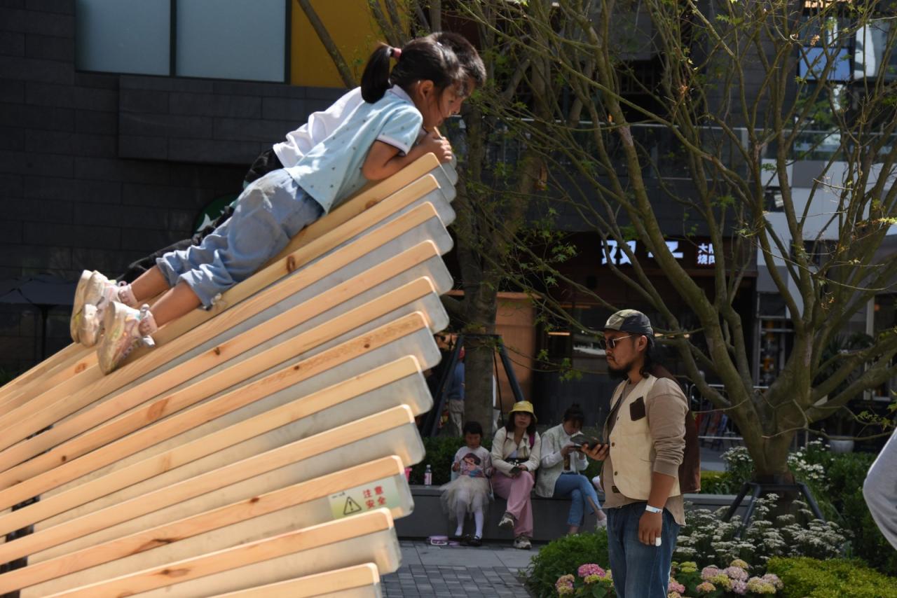 BIM建筑|一片落入绿洲的花瓣 / 成都直现建筑设计
