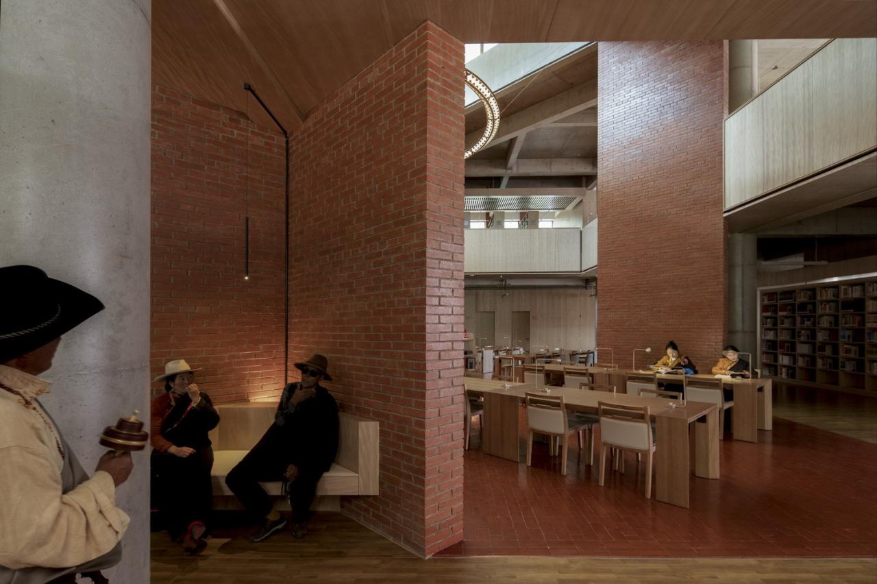 BIM建筑|德巴图书馆 / 荣朝晖工作室