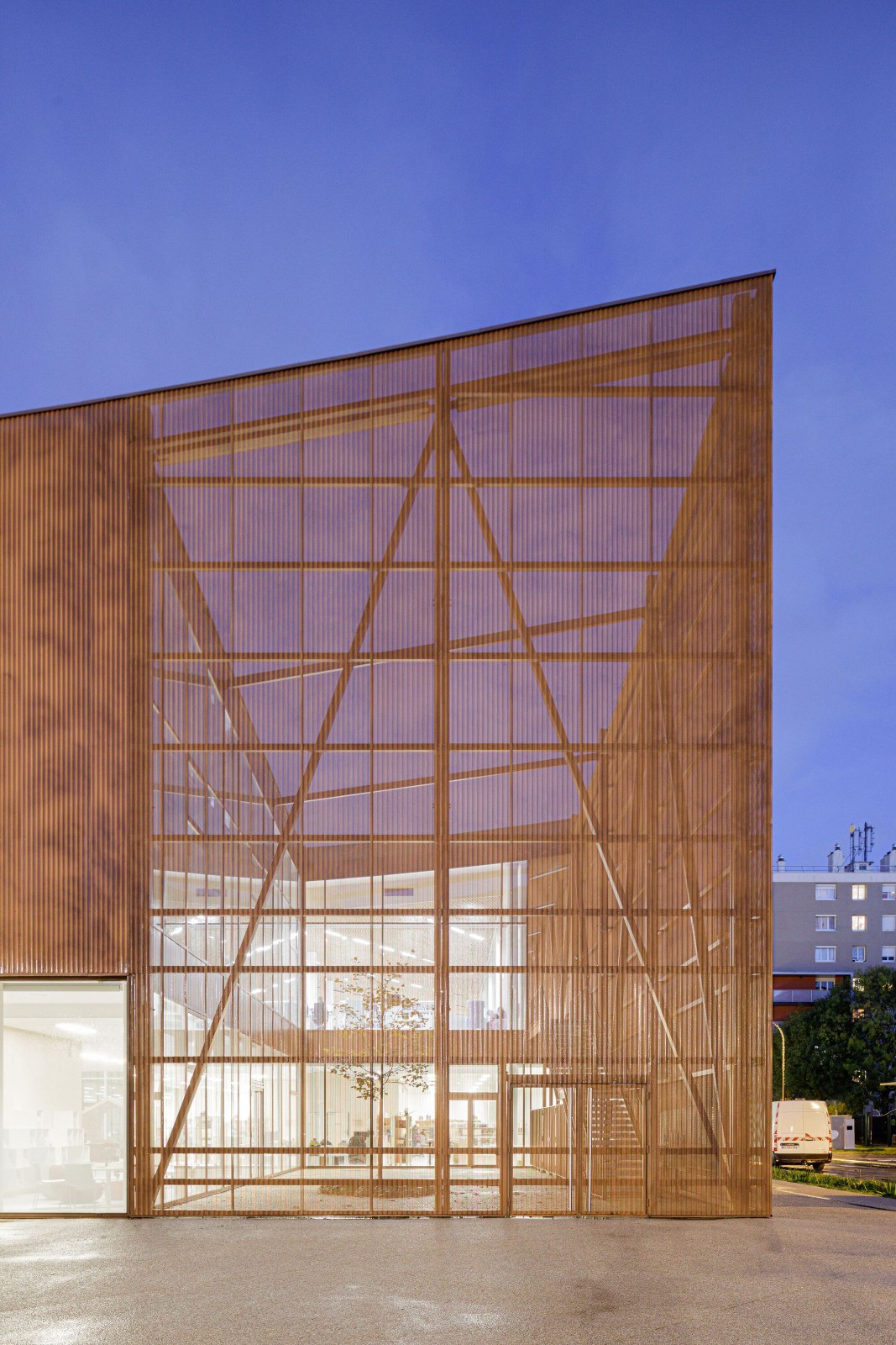 BIM建筑|Sainte-Geneviève- des-Bois 媒体图书馆 / archi5 + Calmm architecture