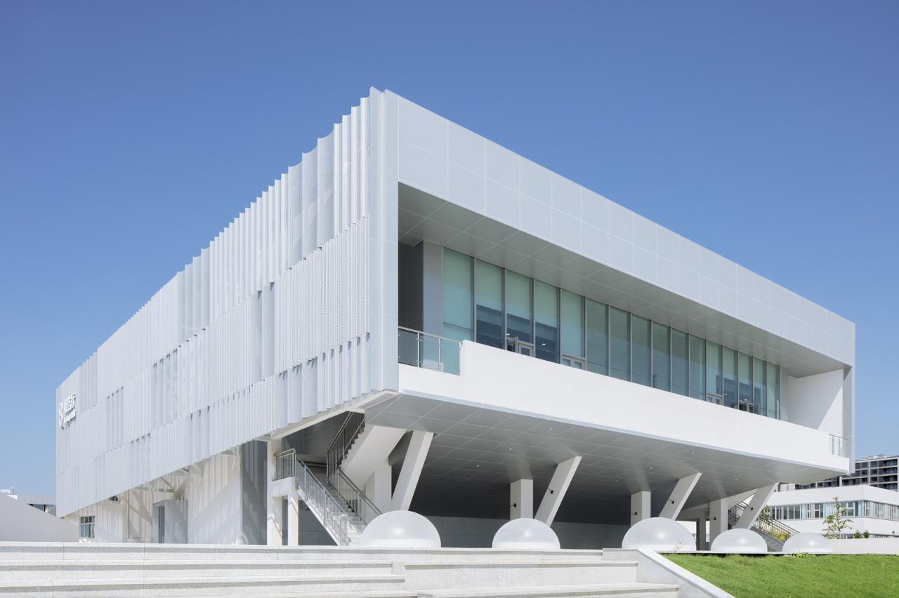 BIM建筑|宁波市古林职业高级中学：少年的无限剧本 / ARCHIS（如是）建筑设计事务所