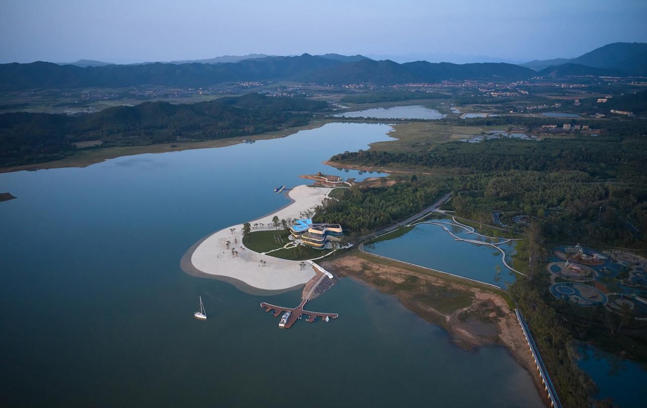 BIM建筑|白鹤湖游客中心 / 建识设计