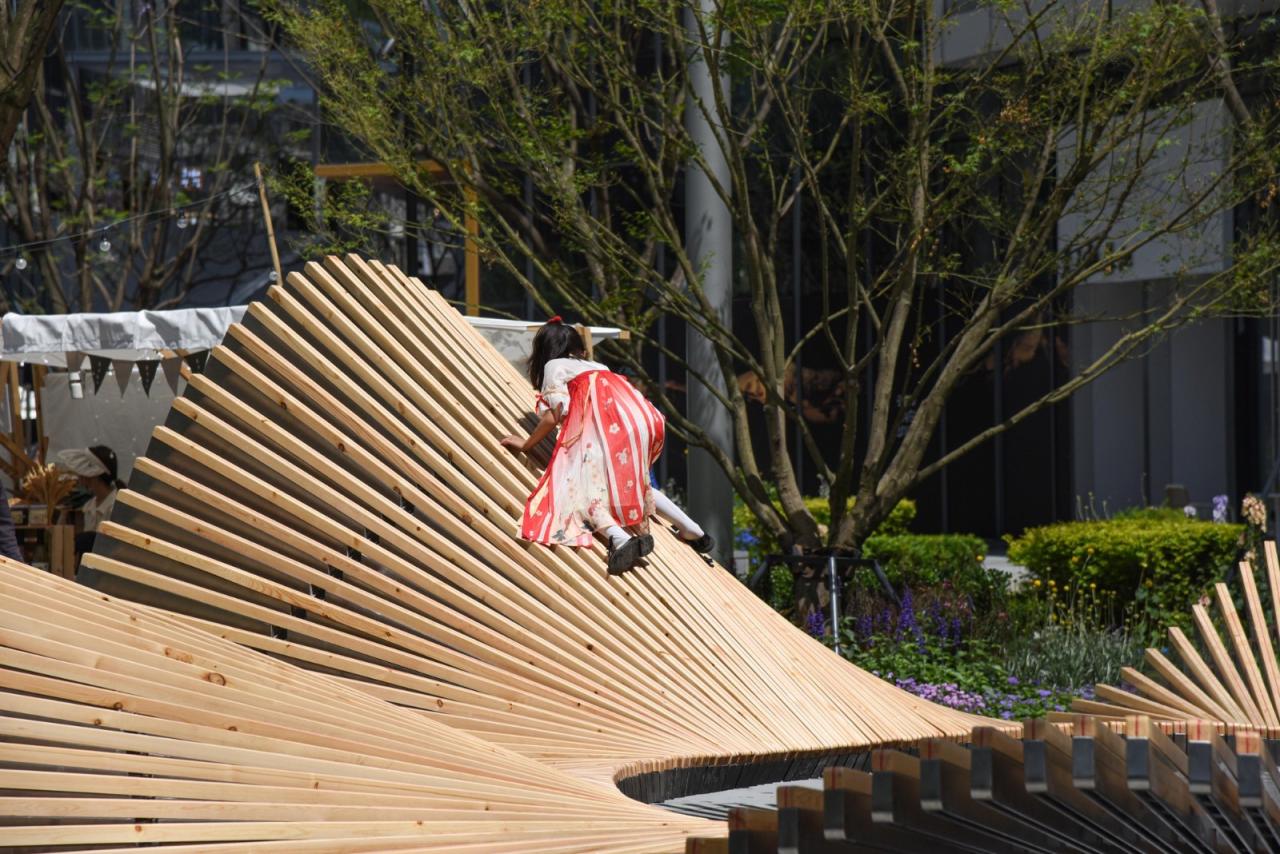 BIM建筑|一片落入绿洲的花瓣 / 成都直现建筑设计