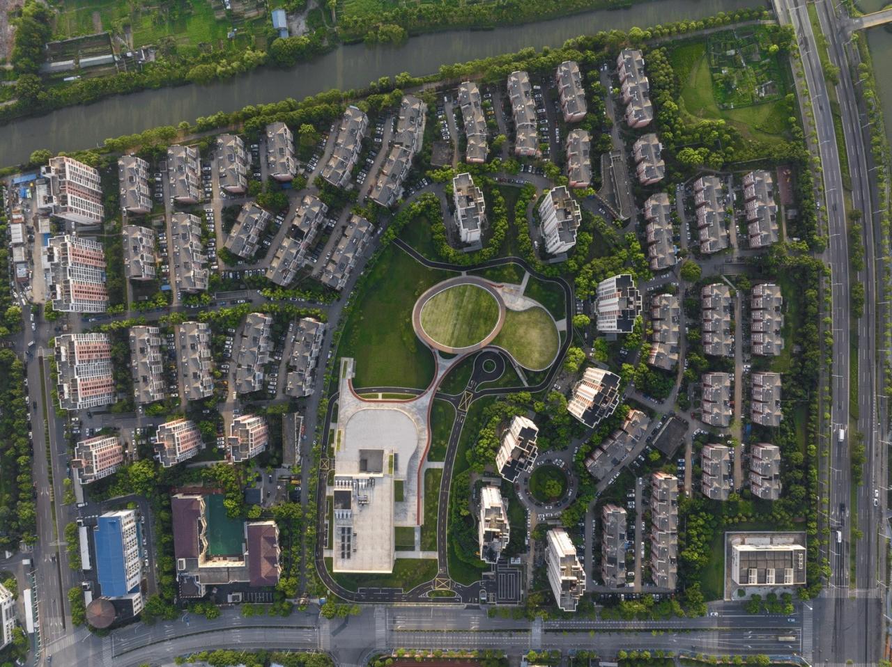 BIM建筑|上海三林懿德社区文体中心：“镶嵌”在社区当中的一站式“体育+”公园 / 三益中国