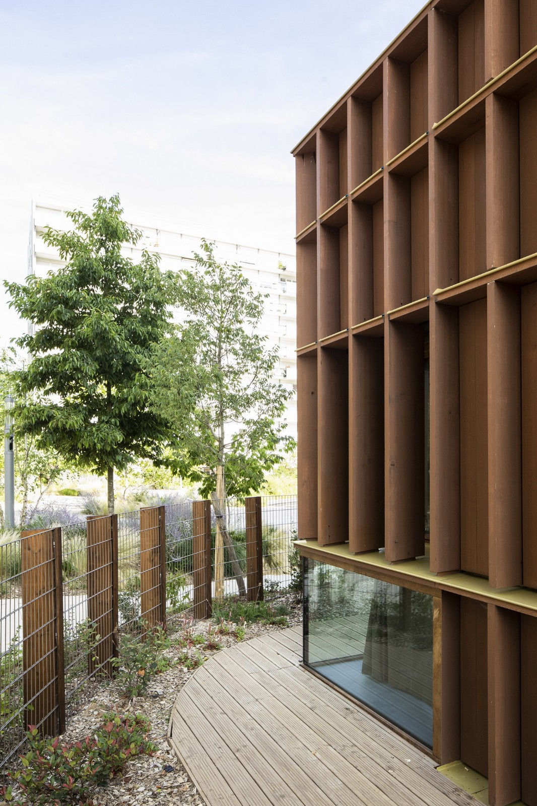 BIM建筑|日间托儿所和玩具图书馆 / a+samueldelmas architectes