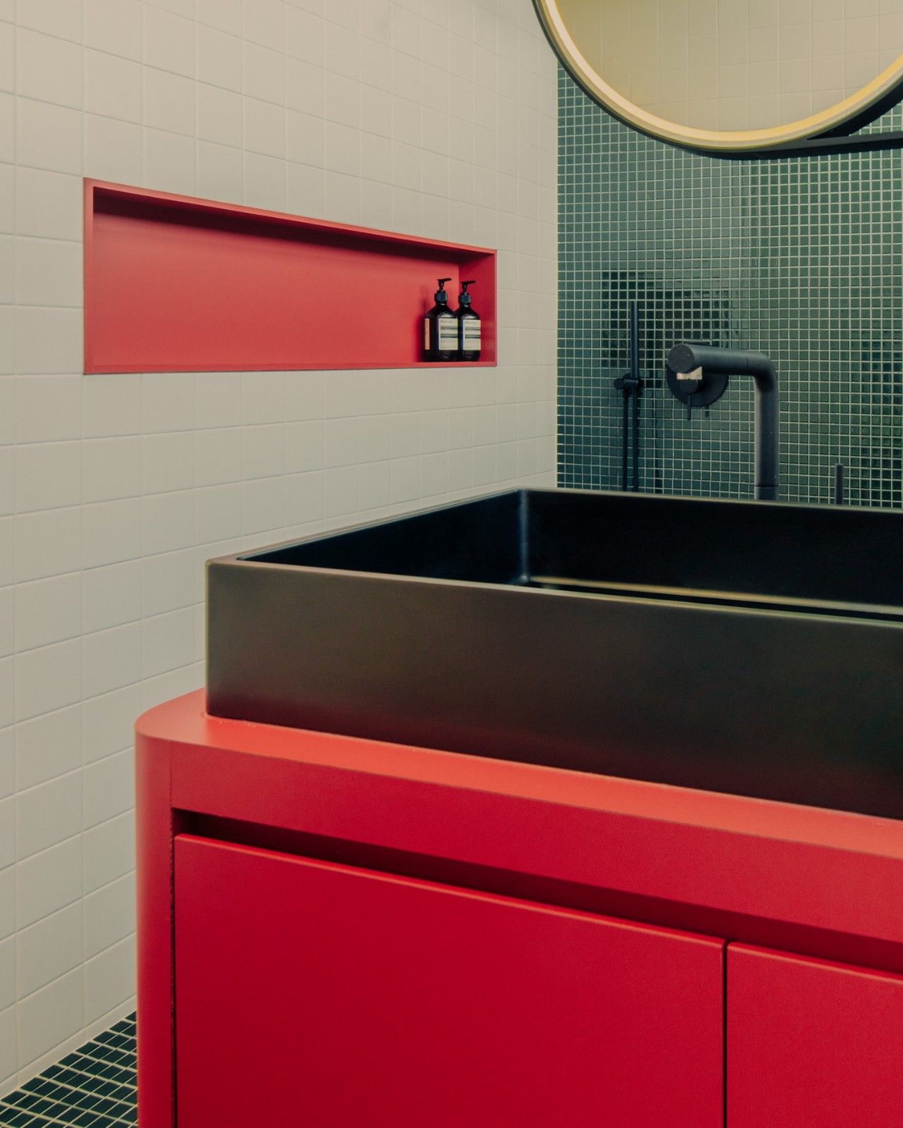 BIM建筑|灵动色彩之家：位于新加坡的粗野派公寓改造 / SPARK